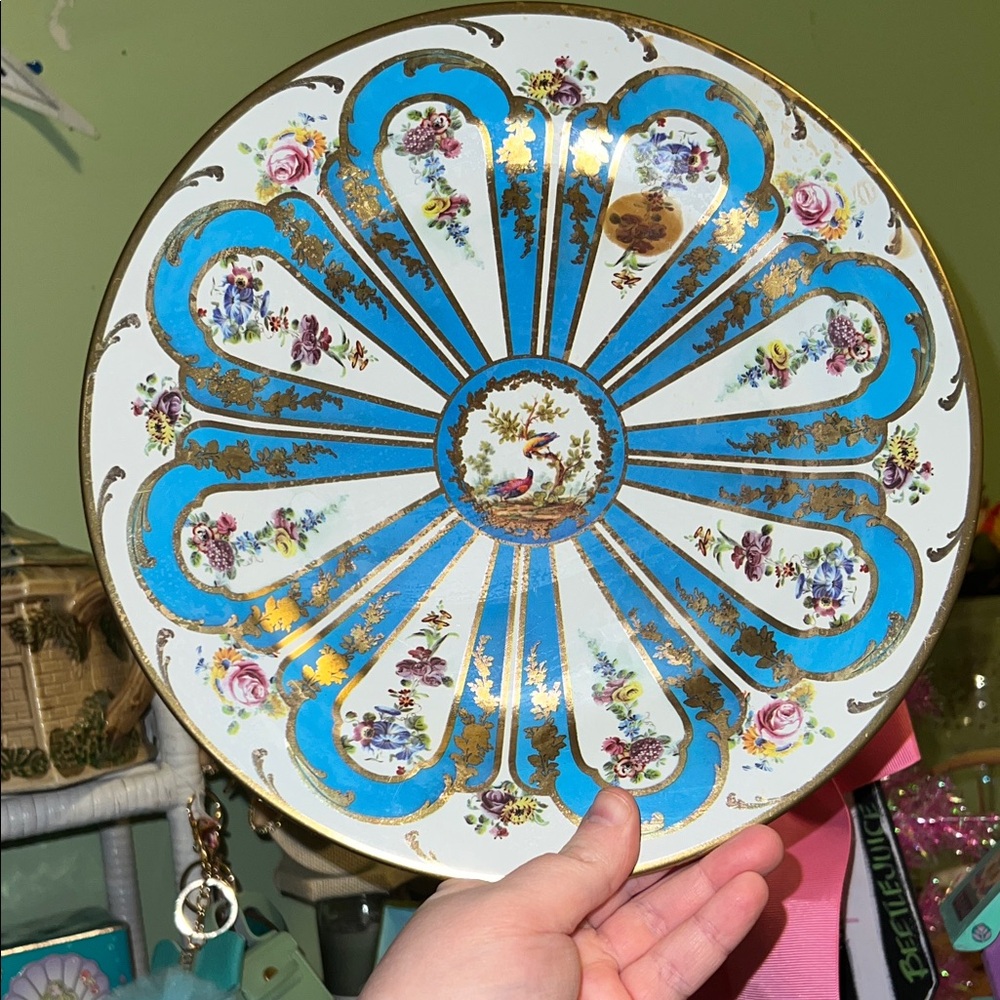French porcelain vase inspired composite metal carousel plate - Picture 3 of 6